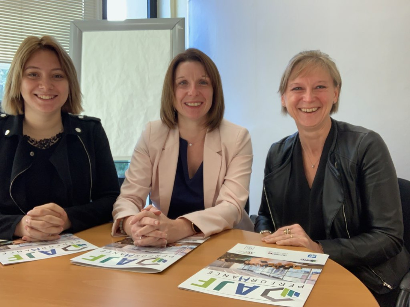 De g. à d. : Anastasia Quint Chrétien, assistante administrative pédagogique et commerciale, Aurélie Raimbeaux, gérante et formatrice et Lydie Nico, conseillère en formation.