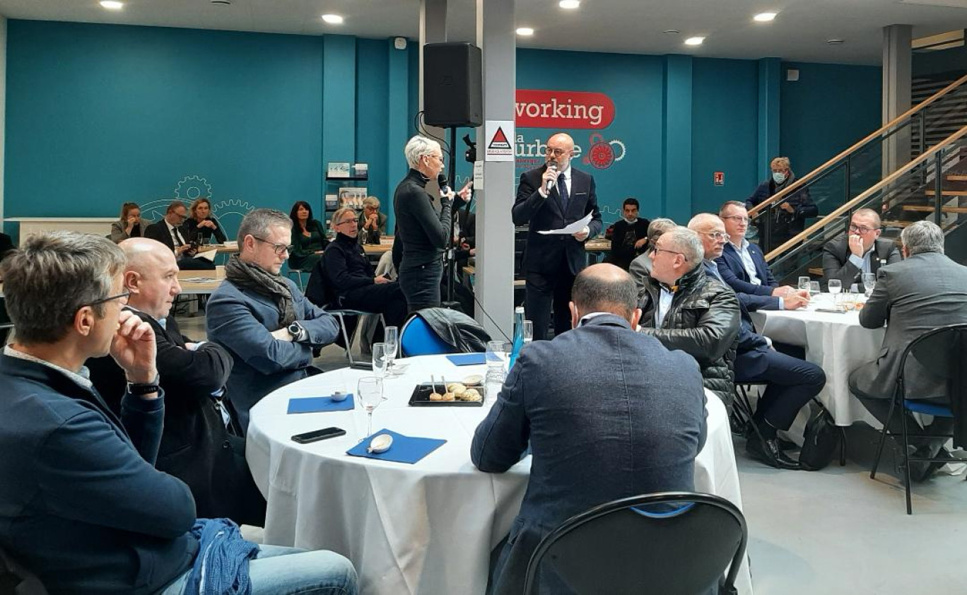 Avant la prise de parole de Patrice Vergriete, s'est tenu un débat sur l'avenir de l'Agglomération à l'horizon 2040 auquel ont participé de nombreux acteurs économiques et élus locaux.