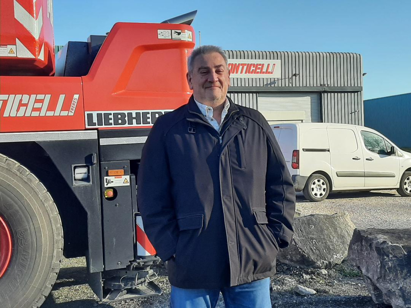Jean Guhel dirige la direction Nord-Normandie du groupe Ponticelli frères à Bourbourg, dont la particularité est d'avoir une forte activité dans le nucléaire.