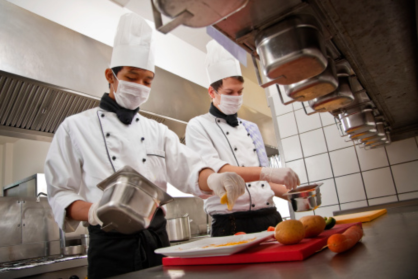 920 offres de recrutement d'aides et apprentis de cuisine en Moselle ont été déposés en 2021 à Pôle emploi, dont la moitié avait du mal à être pourvue.