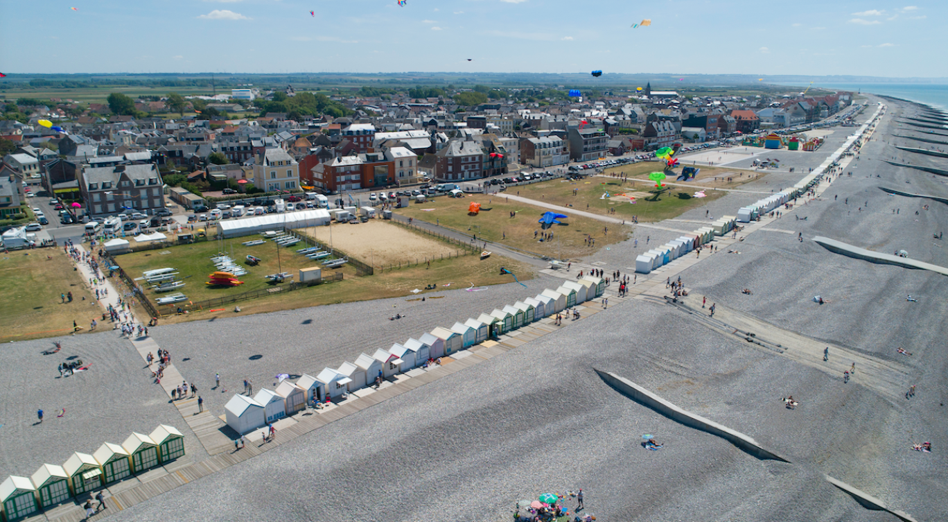 Cayeux-sur-Mer, classée "Station du tourisme", passe de 2 500 habitants l'année à 12 000 en période estivale. (c)Mairie de Cayeux-sur-Mer