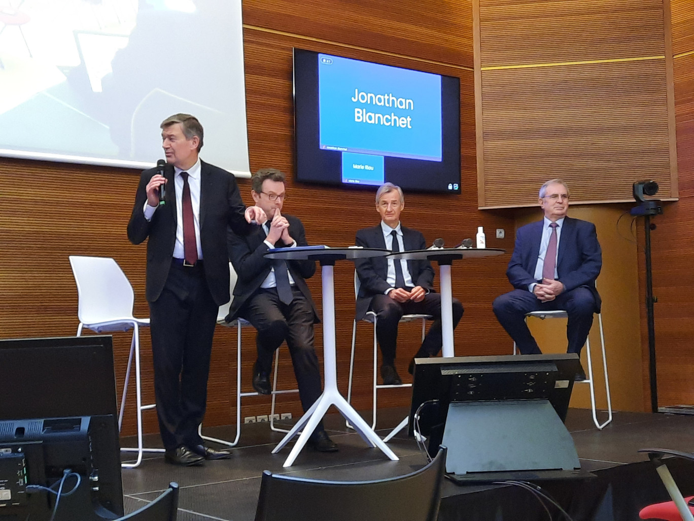 De g. à dr. : Philippe Hourdain, président de la CCI Hauts-de-France, Frédéric Motte, président de la mission rev3, Benoit Catel, directeur général du Crédit coopératif, et Philippe Vasseur, président de la Communauté rev3. © Aletheia Press/L. Péron