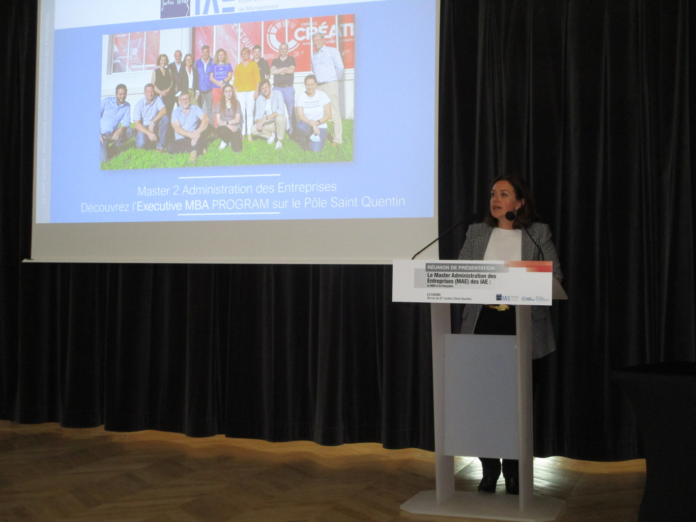 Anne Boffy, directrice, a présenté le contenu de la formation et animé la réunion d'information.