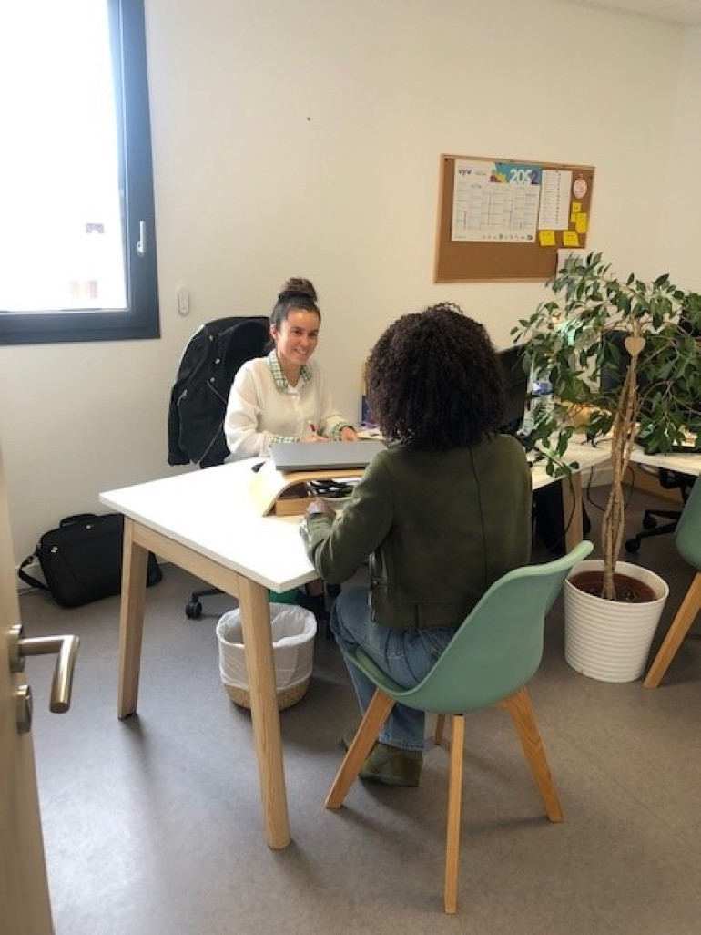 Légende : Marie Biliaut et le GEIQ Emploi Bourgogne accompagnent les publics éloignés de l’emploi dans leur réinsertion tout en facilitant les recrutements pour les entreprises. (© GEIQ Emploi Bourgogne)