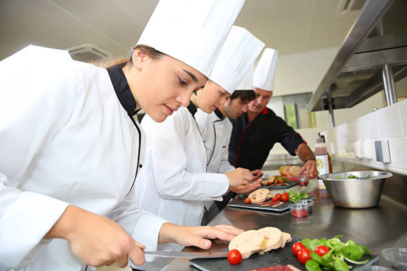 Les professionnels de la restauration redoublent d'effort pourvoir leurs besoins en recrutement.