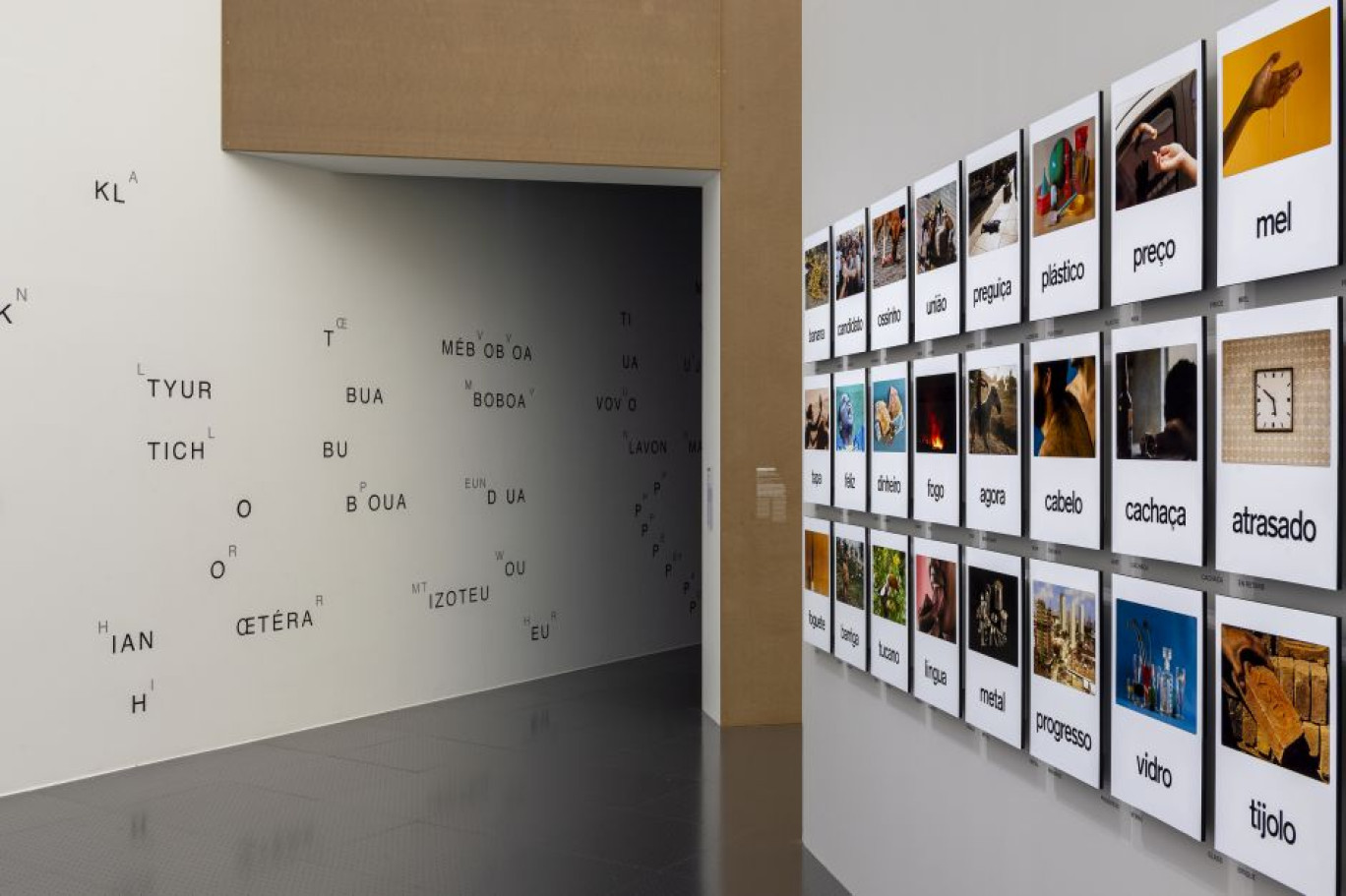 Camille Llobet, Alice, 2021 / Production Centre Pompidou-Metz © Adagp, Paris 2022 Jonathas de Andrade, Educação para adultos, 2010. Collection de l’artiste © Courtesy Jonathas de Andrade, Galleria Continua et Galeria Nara Roesler © Centre Pompidou-Metz / Photo Marc Domage / 2022 / Exposition «L’Art d’apprendre. Une école des créateurs».