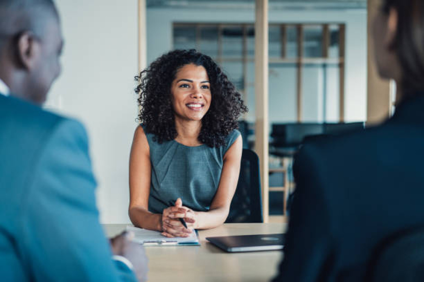 Donner tous les outils pour emprunter avec efficacité et pragmatisme le chemin menant à l'entrepreneuriat.