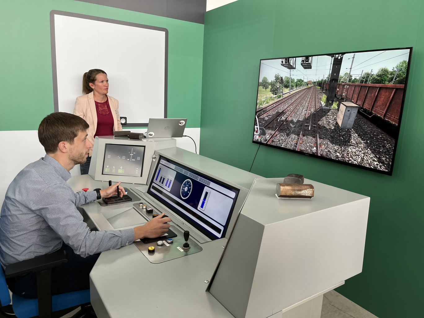 Parmi les projets dévoilés lors de l'inauguration du showroom, on retrouve TC-Rail, un projet de téléconduite de trains.