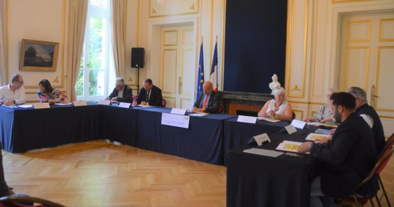 Les premières chartes «pour une route plus sûre» ont été signées en préfecture de Moselle. © : Préfecture de la Moselle.
