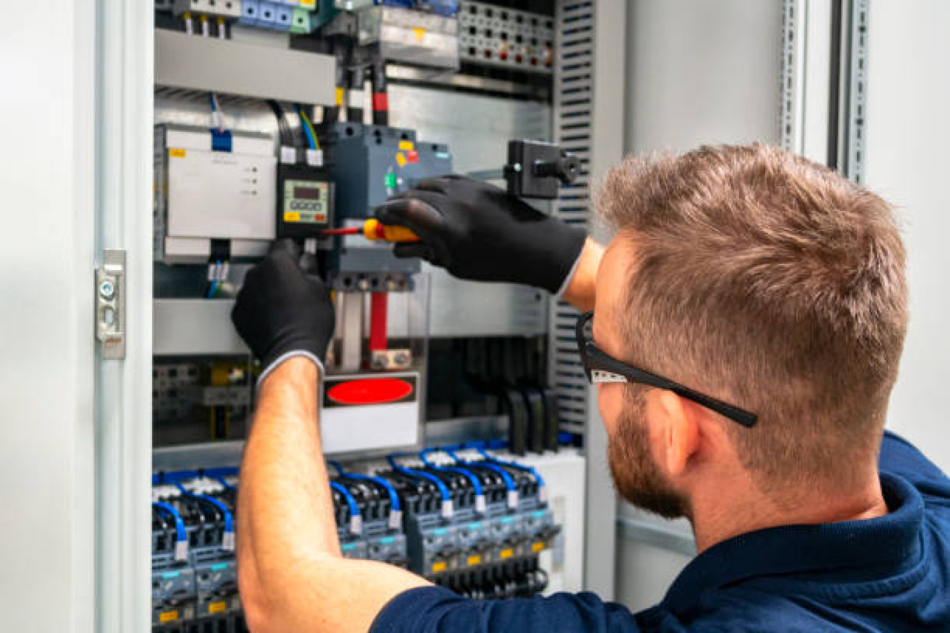 Les travaux d'électricité affichent le taux de croissance le plus dynamique parmi les corps de métiers de l'artisanat du bâtiment.