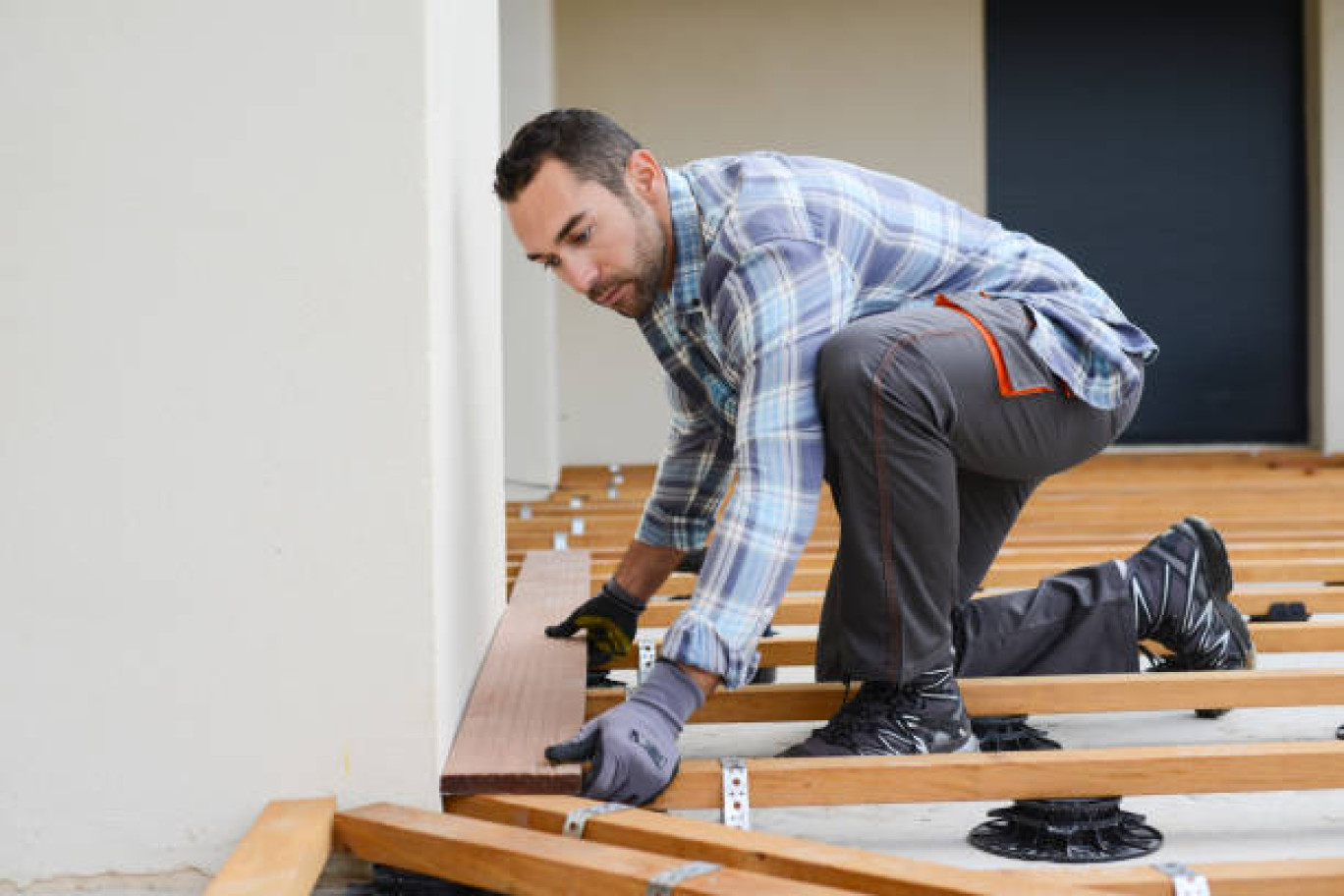 Les ouvriers et intérimaires du bâtiment peuvent percevoir primes et indemnités correspondantes aux frais de route engendrés pour rejoindre un chantier.