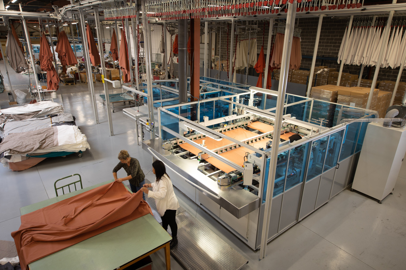 Dans son atelier à Nieppe, le groupe Vanderschooten produit 250 housses de couette par jour. © Groupe Vanderschooten