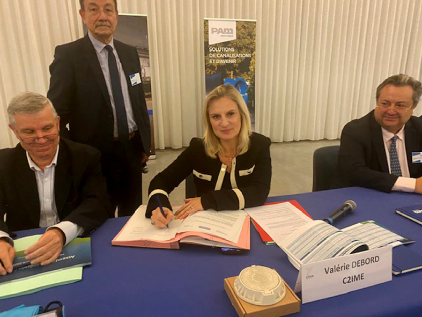 A l’occasion de son AG le 18 novembre, le C2IME, présidé par Valérie Debord a signé une convention de partenariat avec Saint-Gobain PAM.