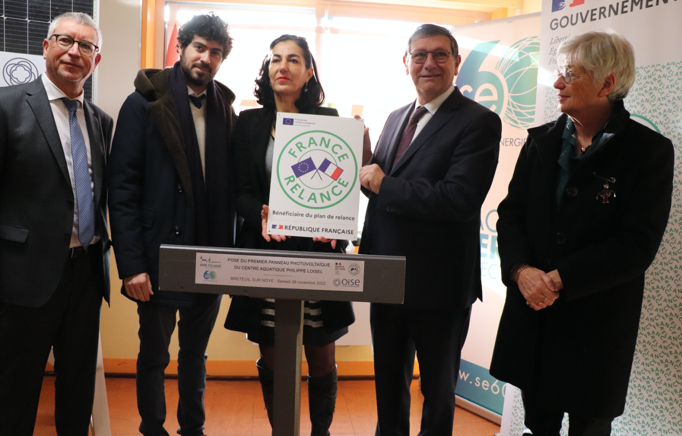 Remise de la plaque France Relance par Noura Kihal Flégeau, sous-préfète de Clermont. (c)DR
