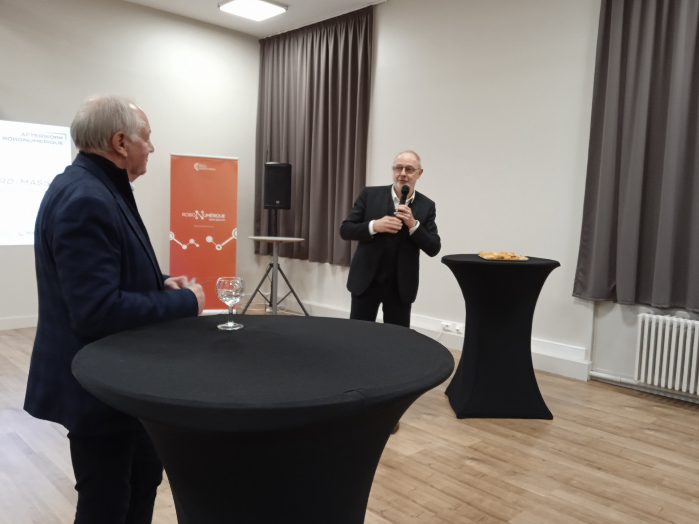 Thierry Favrez, entrepreneur saint-quentinois et animateur du club de la robonumérique, a souhaité partager son expérience en matière de recherche de nouveaux marchés aux États-Unis.