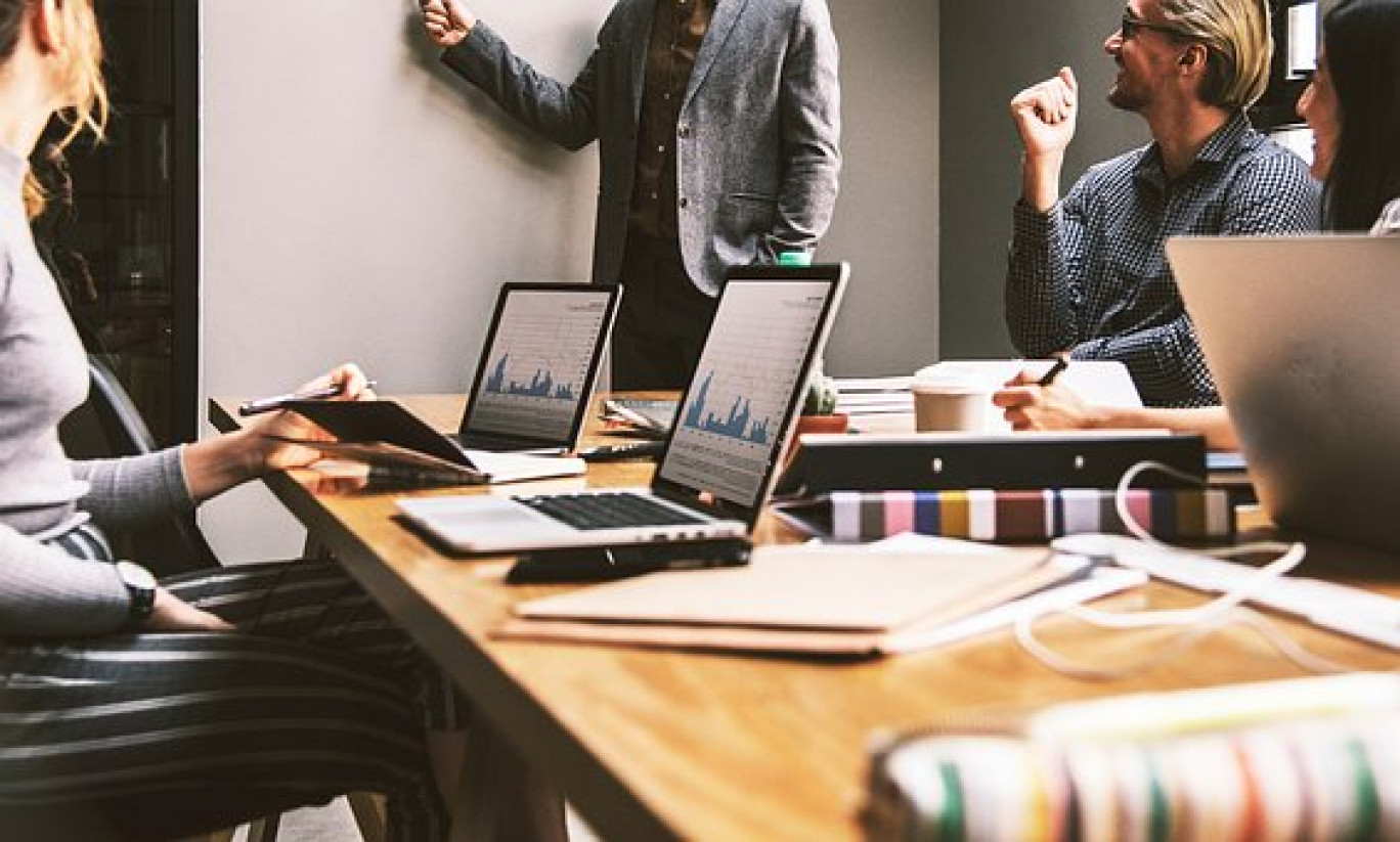 Les associés liés dans le cycle de vie de l'entreprise.