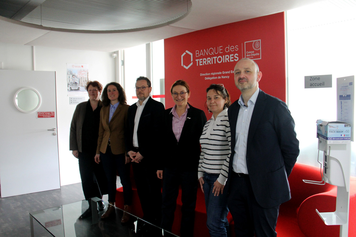 «2023 sera une année de transition au niveau de nos offres pour répondre aux besoins de nos clients en matière de rénovation énergétique et de transition écologique», assure Magali Debatte (au centre), DR Grand Est de la Banque des Territoires.