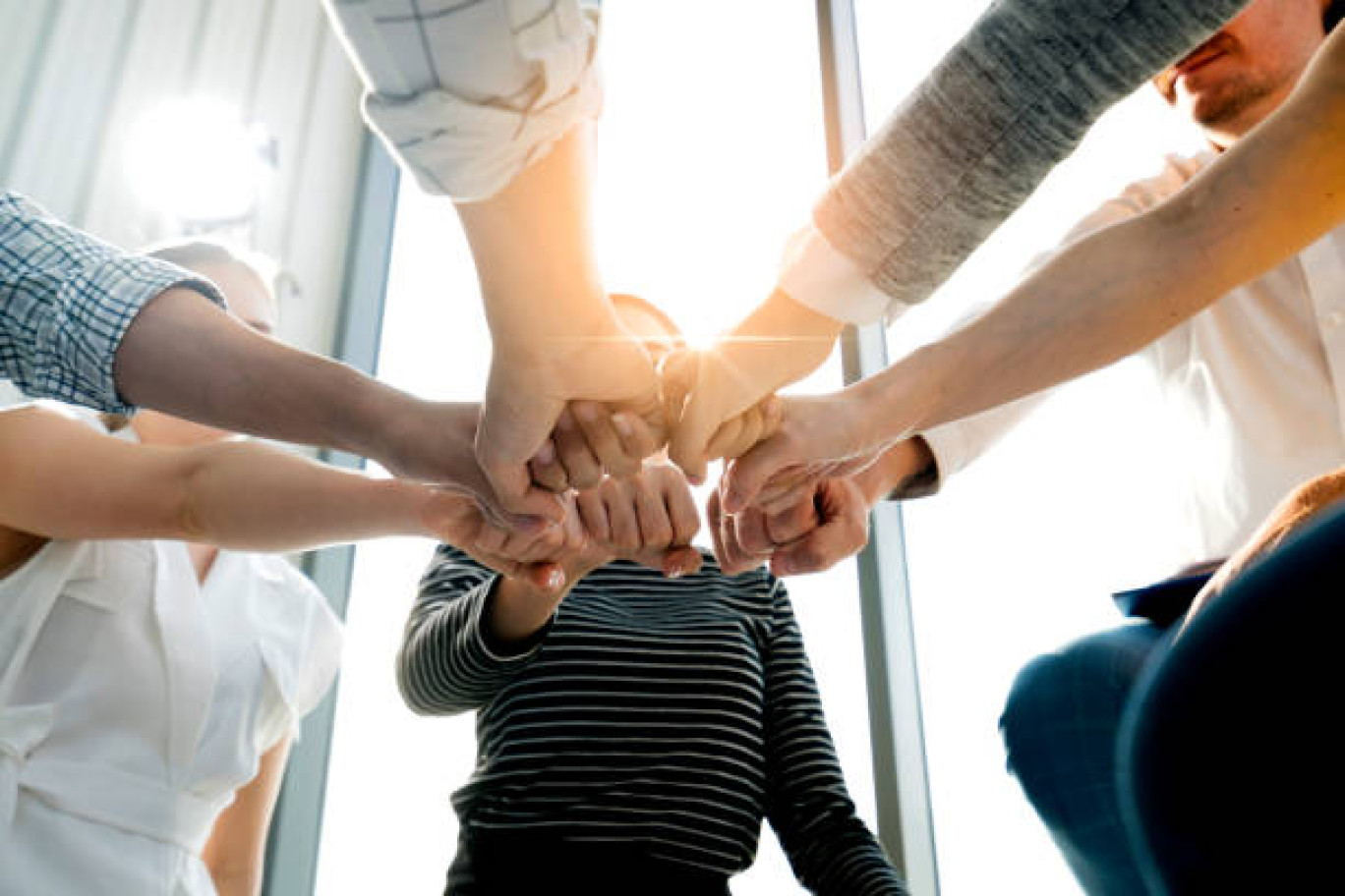 La cohésion d'un groupe passe par une multitudes d'attitudes et de pratiques au quotidien. La majorité d'entre elles tient au seul état d'esprit positif d'une équipe.