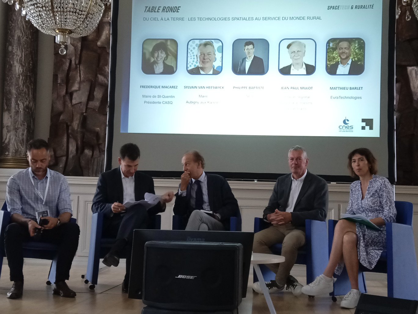 Les témoignages lors de la table ronde ont permis de mettre en lumière l'innovation spatiale au service des territoires ruraux.