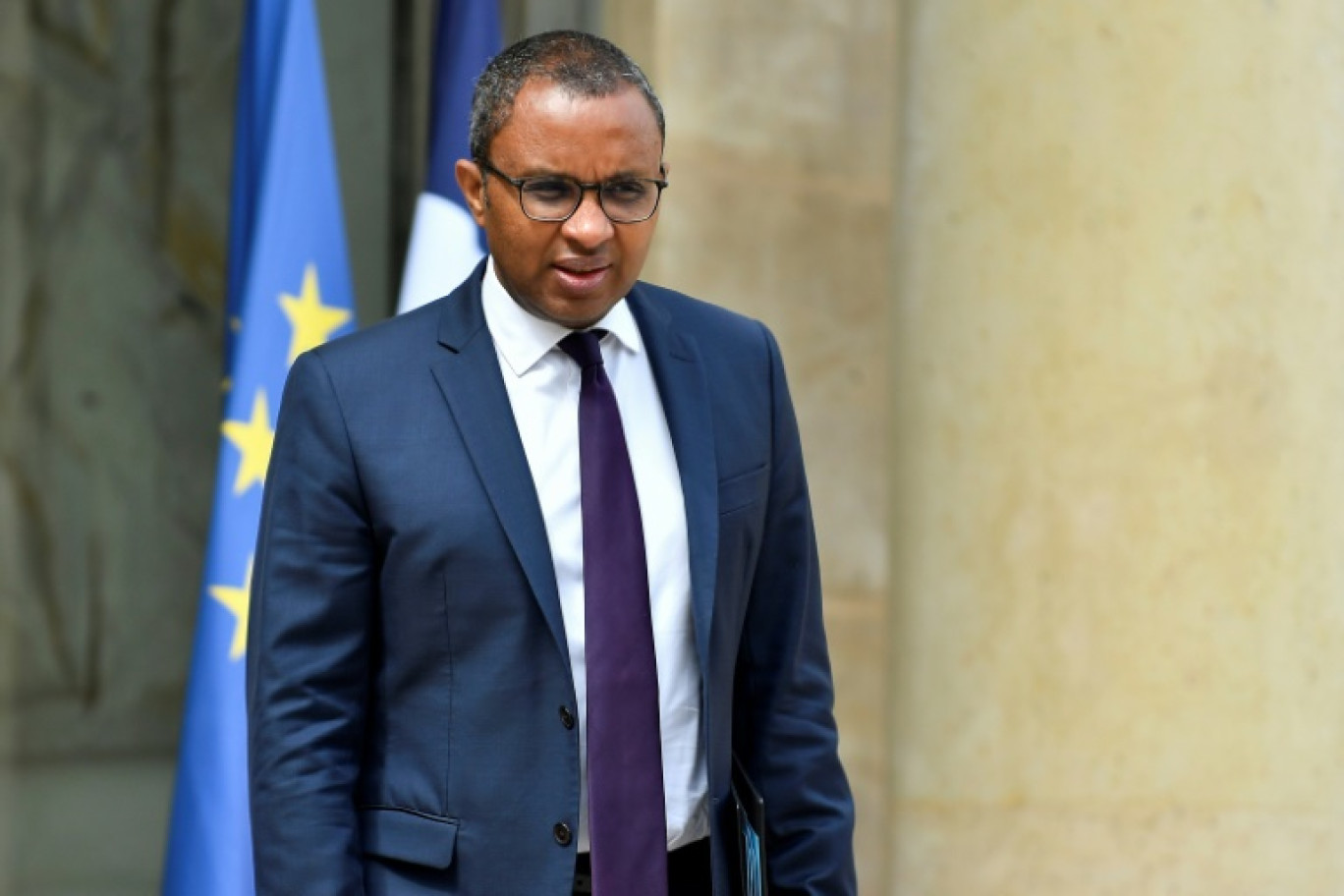 Le ministre de l'Education Pap Ndiaye à la sortie de l'Elysée, le 5 juillet 2023 à Paris © JULIEN DE ROSA