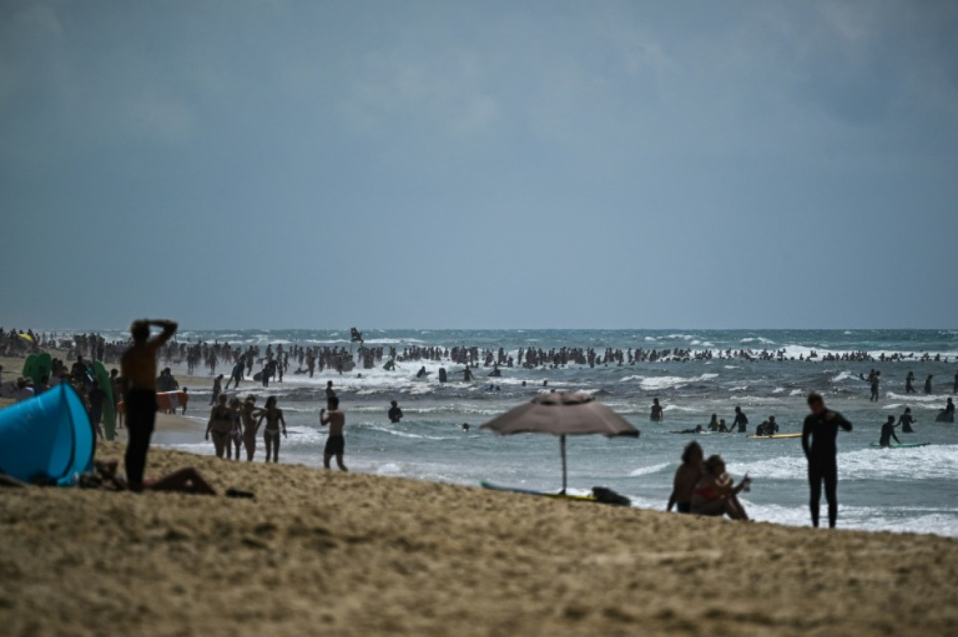 Des estivants, le 18 juillet 2023 à Moliets-et-Maâ dans les Landes © Philippe LOPEZ