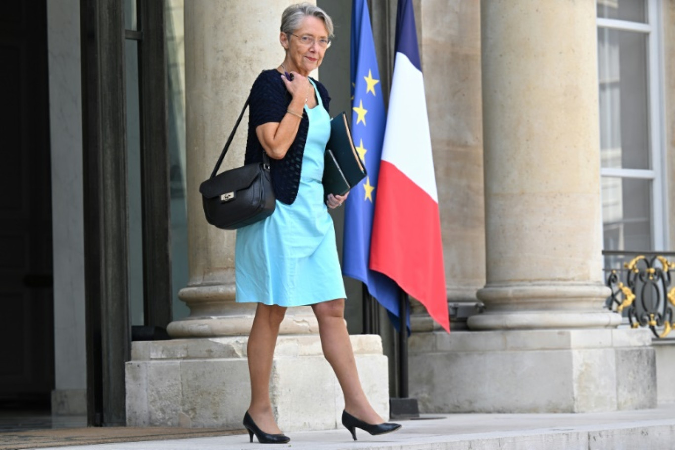 La Première ministre Elisabeth Borne à la sortie de l'Elysée, après un Conseil des ministres, le 21 juillet 2023 à Paris © Bertrand GUAY