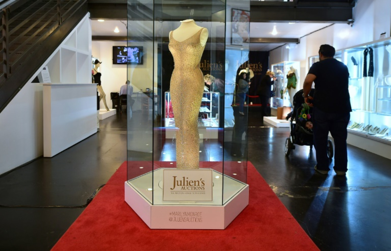 La mythique robe moulante que Marilyn Monroe présentée lors de sa mise aux enchères par la maison Julien's Auctions à Los Angeles le 17 novembre 2016 © Frederic J. BROWN