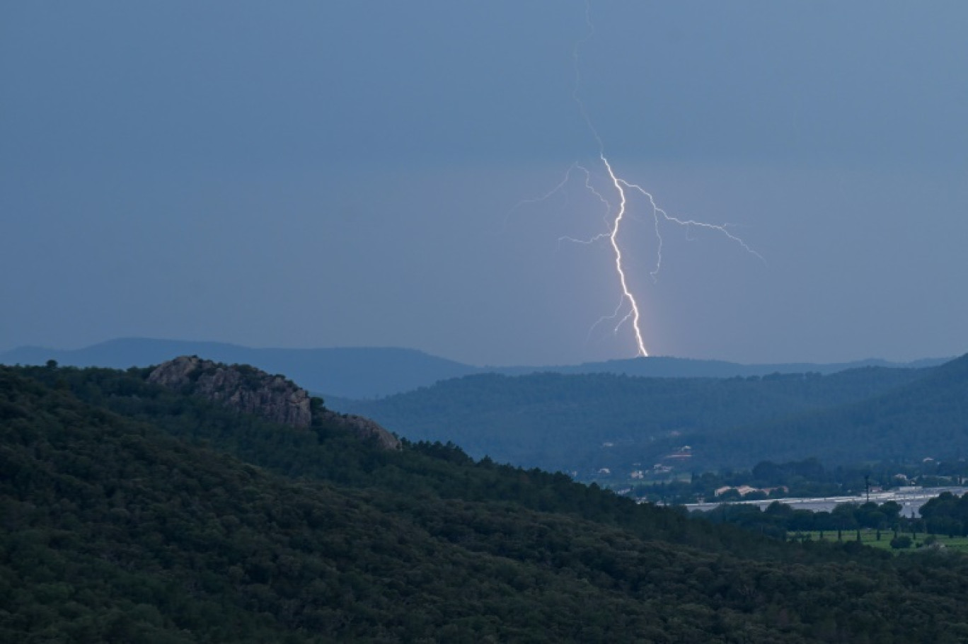 Trente-trois départements d'une large moitié ouest de la France placés en vigilance orange aux orages © Nicolas TUCAT