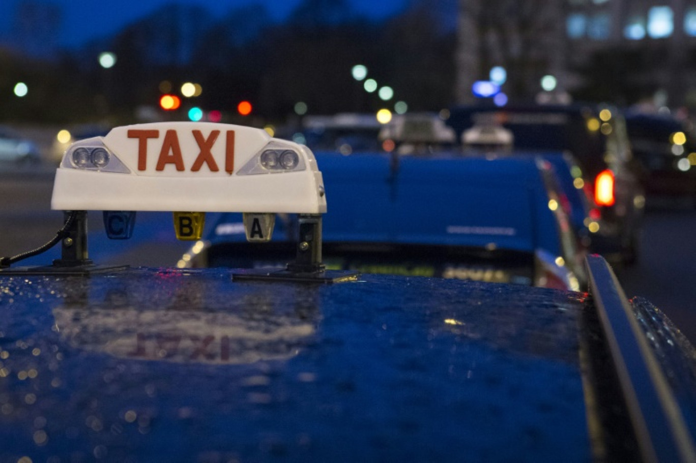 2.480 chauffeurs de taxis sont en procès vendredi à Paris contre Uber, qu'ils accusent de concurrence déloyale et auquel ils réclament quelque 455 millions d'euros de dommages et intérêts au total © Geoffroy VAN DER HASSELT