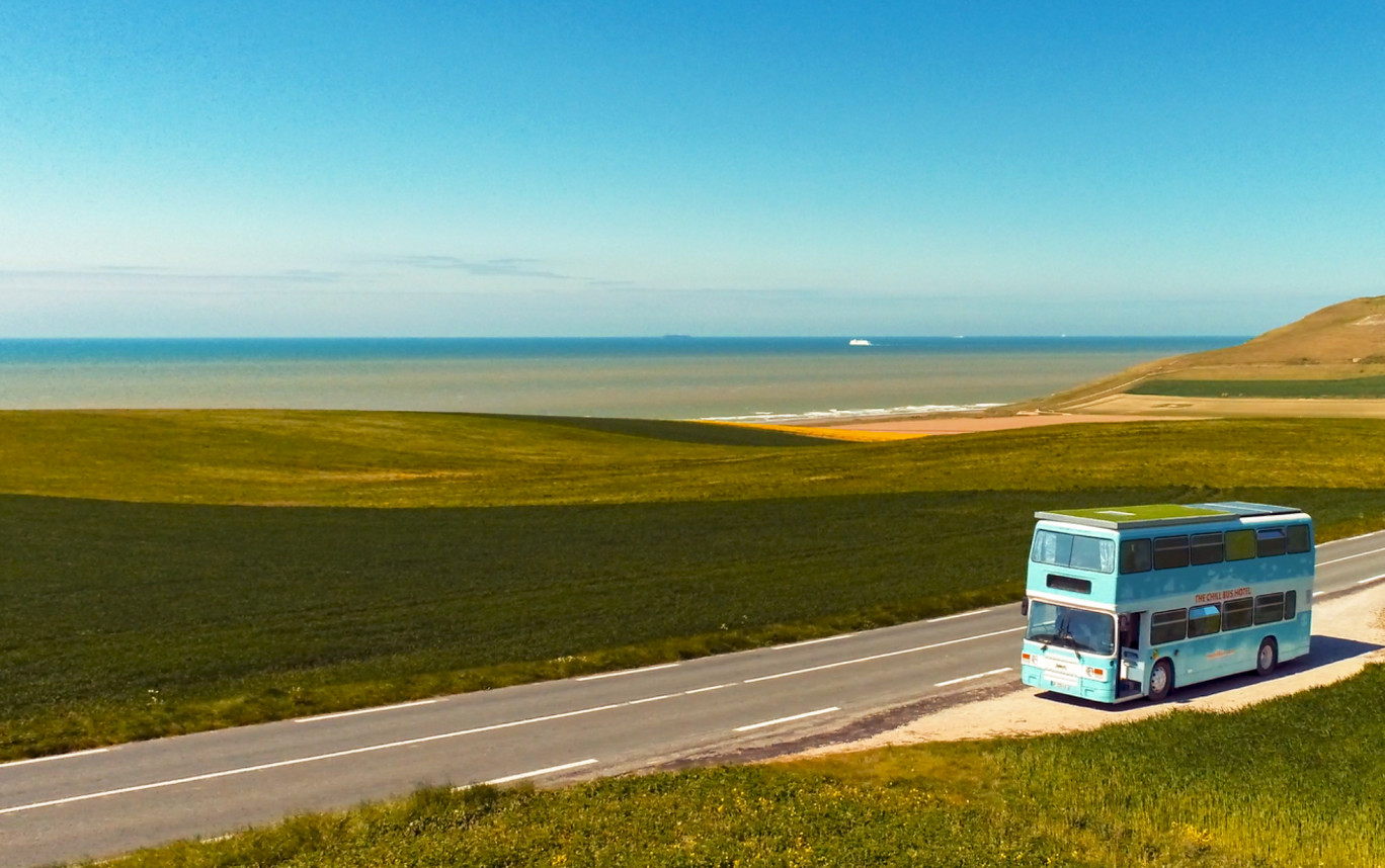 Le bus de 40m² embarque jusqu’à 8 passagers. © Chill Bus