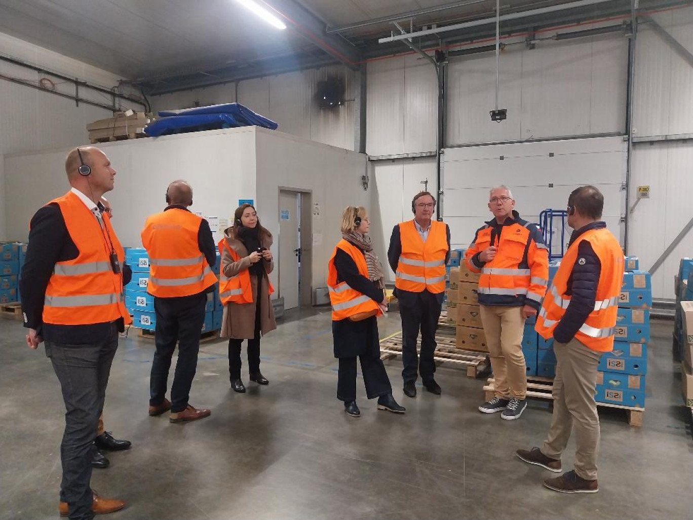 80 membres de la Chambre franco-belge-luxembourgeoise, sous la conduite de sa directrice, Patricia De Backer, ont visité les entrepôts du groupe Conhexa sur le port de Dunkerque.