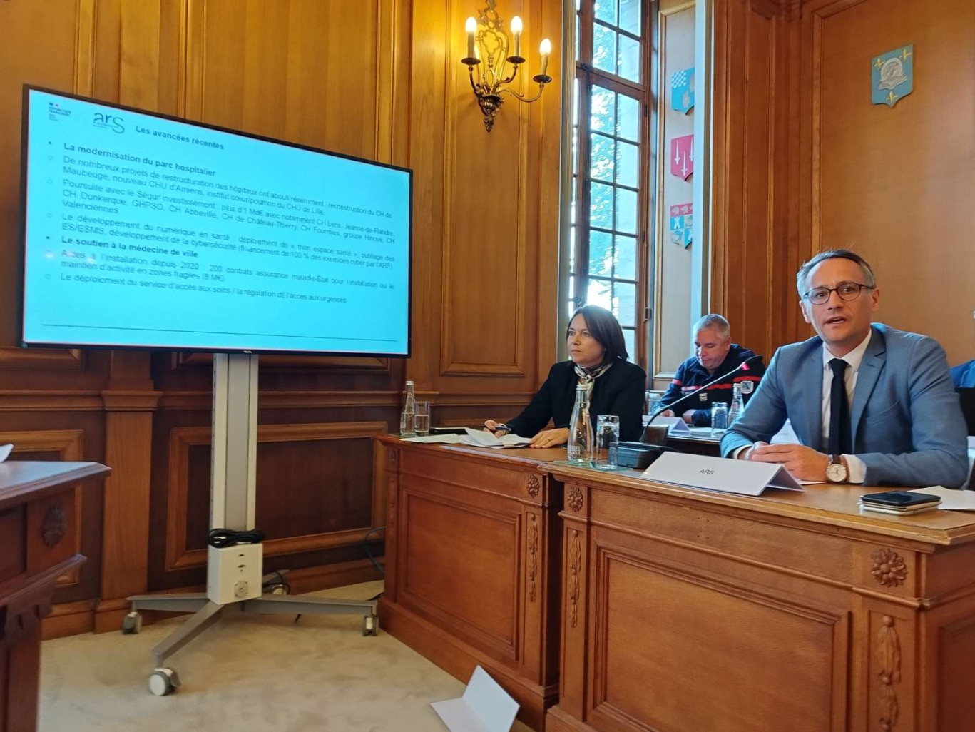 Anne-Claire Mondon et Hugo Gilardi, respectivement directrice départementale de l’ARS Hauts-de-France et Directeur général de l’ARS Hauts-de-France, ont présenté le Schéma régional de santé devant l’assemblée départementale à Laon.