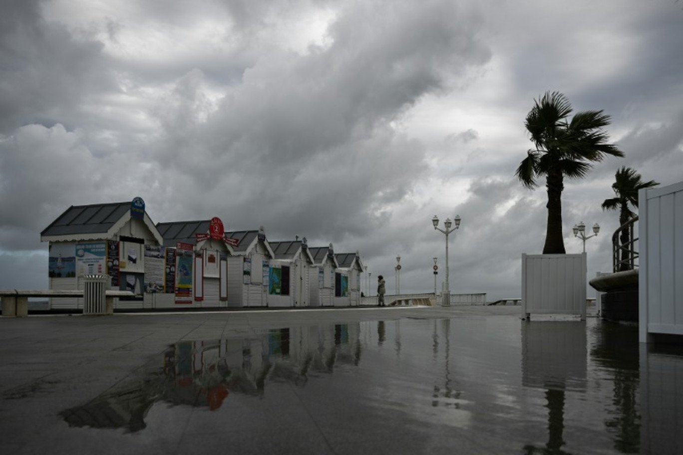 Pluie et vent à Arcachon (Gironde), avant l'arrivée sur l'ouest de la France de la tempête Ciaran, le 1er novembre 2023 © Philippe LOPEZ