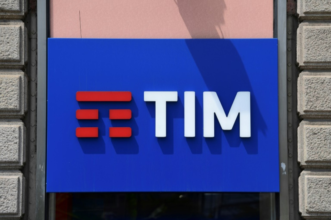 Telecom Italia a fini par approuver l'offre ferme pour son réseau fixe soumise par le fonds d'investissement américain KKR © Miguel MEDINA