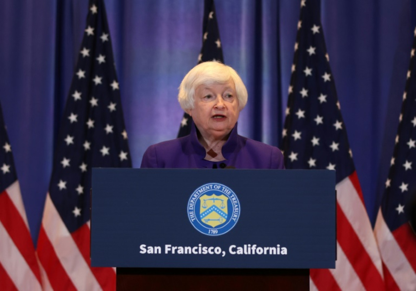 La secrétaire américaine au Trésor Janet Yellen parle lors d'une conférence de presse après sa rencontre avec le vice-Premier ministre chinois He Lifeng à San Francisco le 10 novembre 2023 © JUSTIN SULLIVAN