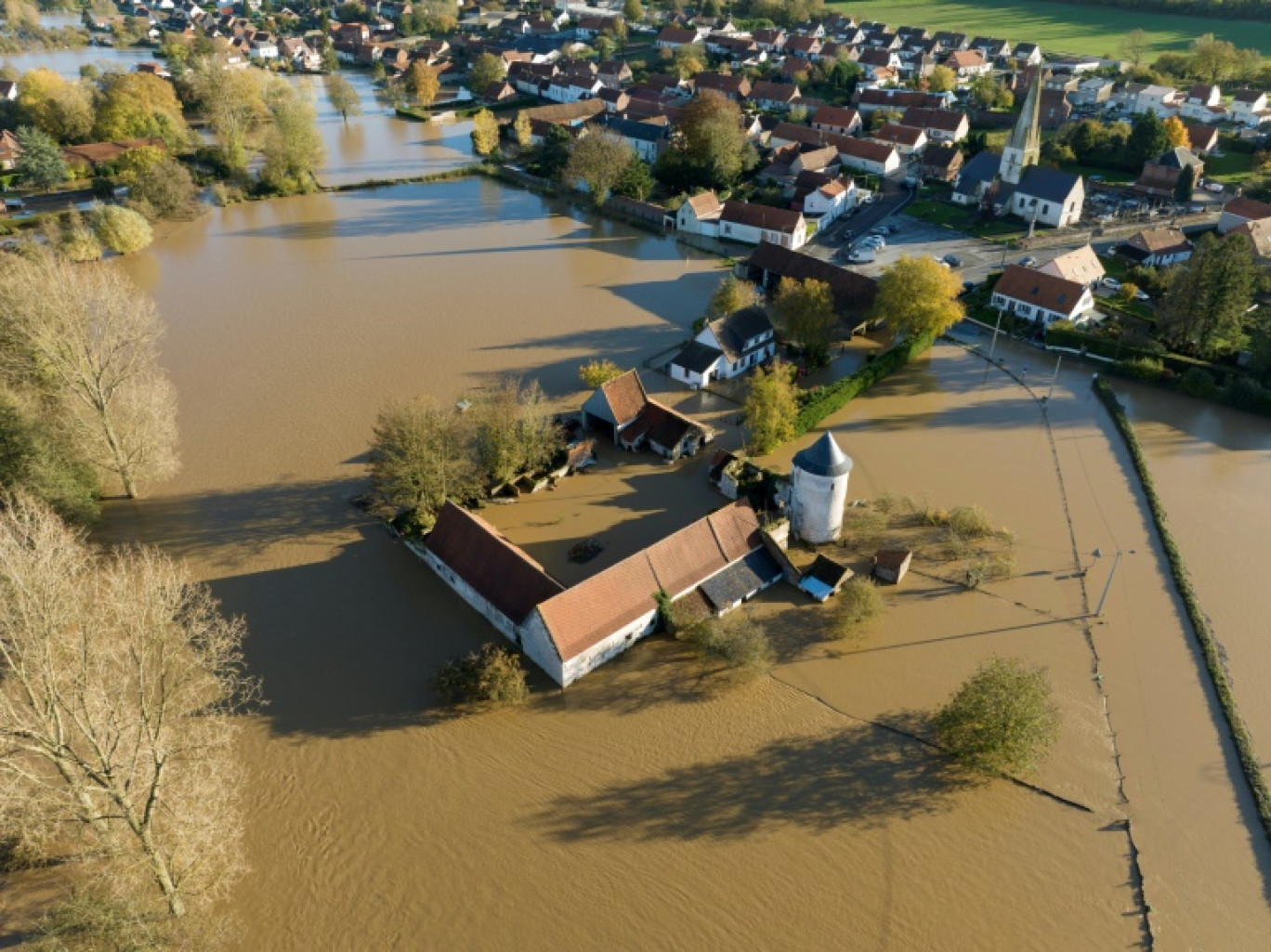Vue aérienne d'Esquerdes, dans le Pas-de-Calais, le 11 novembre 2023 © Anthony Brzeski