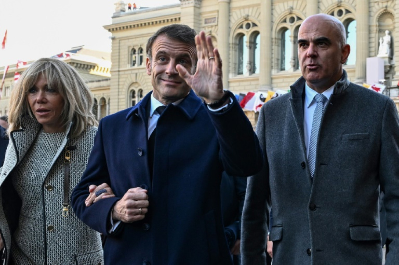 Le président français Emmanuel Macron avec sa femme Brigitte Macron en visite en Suisse avec le président suisse Alain Berset à Berne le 15 novembre © Bertrand GUAY