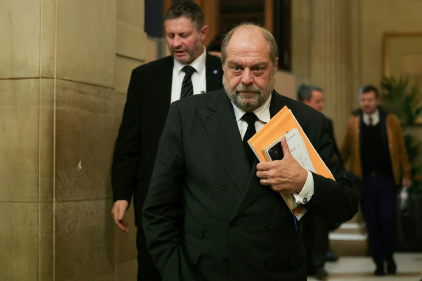 Le ministre de la Justice Eric Dupond-Moretti lors d'une suspension d'audience de son procès devant la Cour de justice de la République (CJR), le 15 novembre 2023 à Paris © Thomas SAMSON