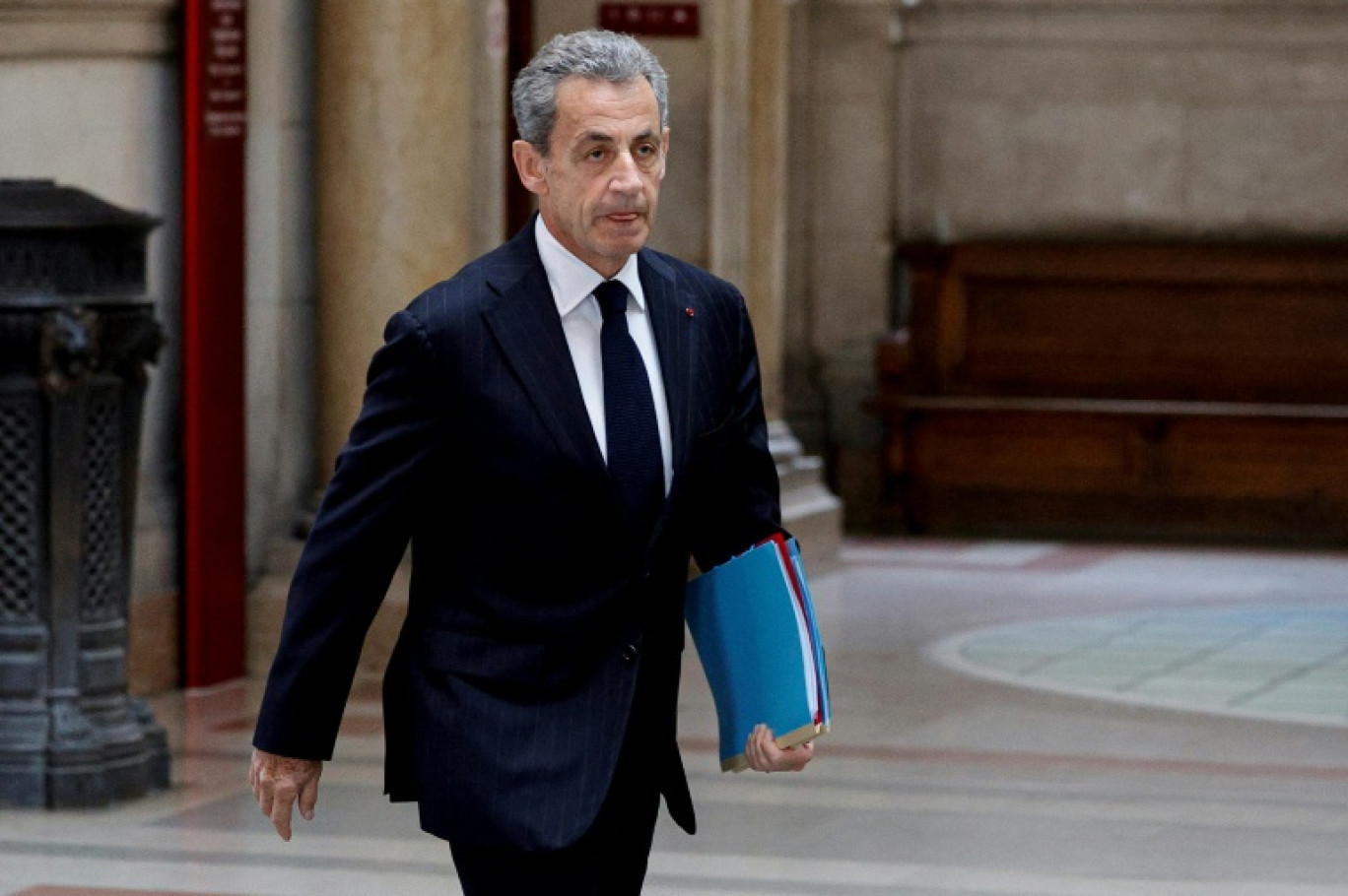 L'ancien président de la République Nicolas Sarkozy arrive à la cour d'appel de Paris pour son interrogatoire au procès Bygmalion le 24 novembre 2023 © Geoffroy VAN DER HASSELT