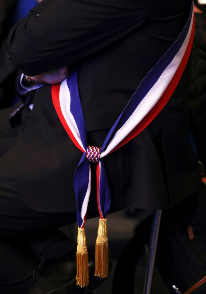 Un maire porte une écharpe tricolore lors du 100e congrès des maires de l'Association des maires de France, le 21 novembre 2017 à Paris © JACQUES DEMARTHON