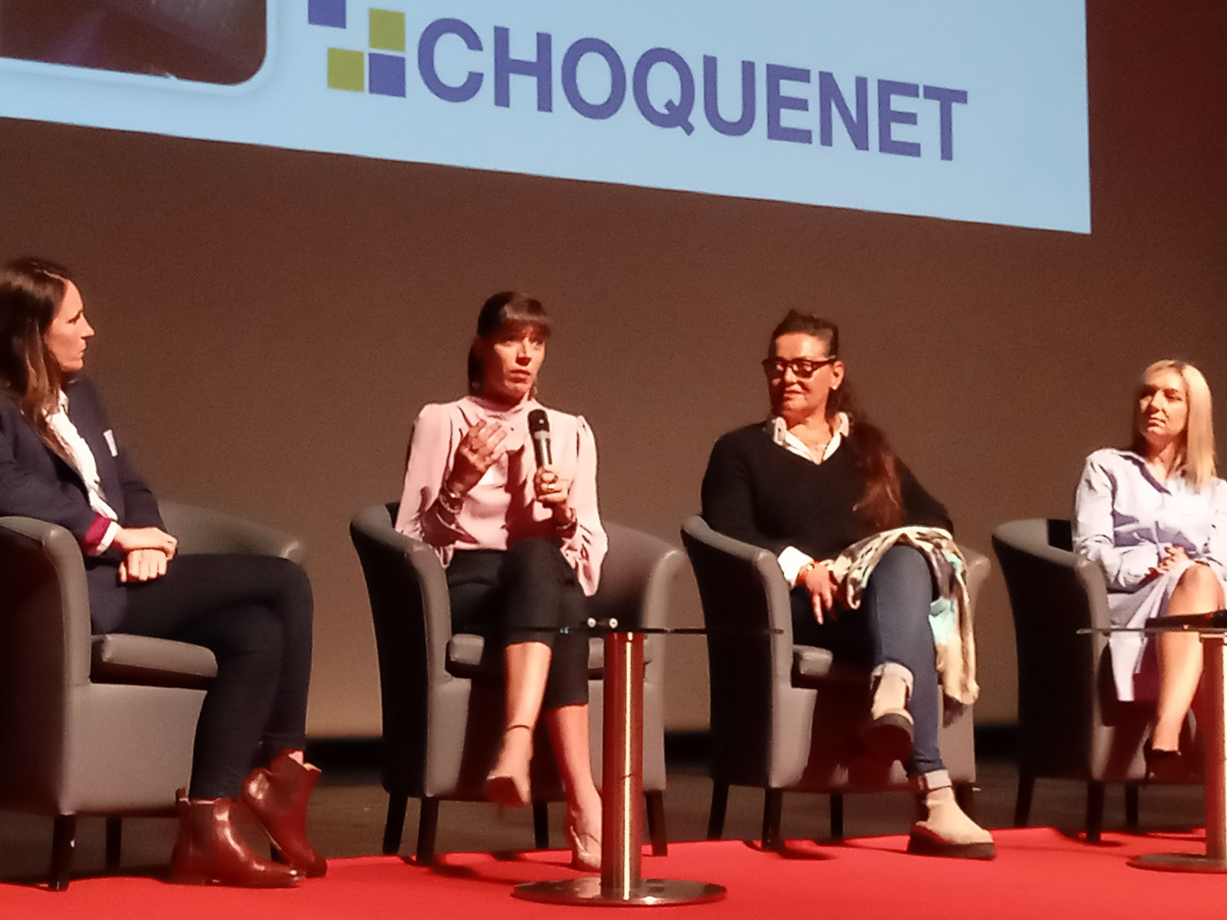Les quatre femmes dirigeantes d'entreprises ont témoigné de leur expérience et de leur parcours professionnel.
