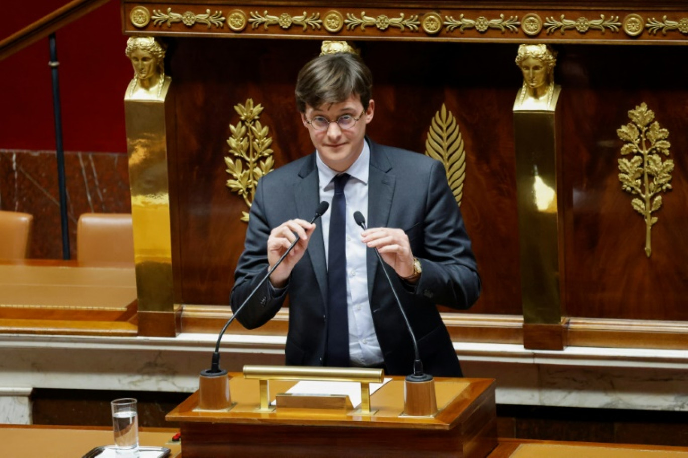 Sacha Houlié, député du groupe Renaissance et président de la commission des Lois, à l'Assemblée nationale à Paris le 11 décembre 2023 © Ludovic MARIN