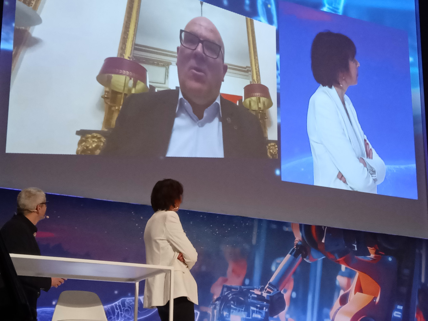 Bruno Bonnell, secrétaire génaral pour l’Investissement en charge de France 2030, a renouvelé son soutien à Frédérique Macarez et à la ville de Saint-Quentin.