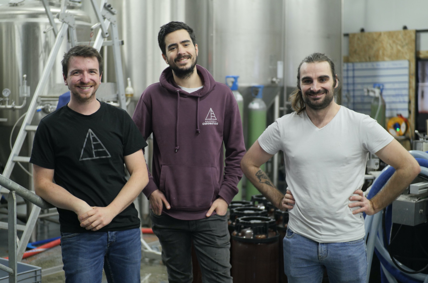 Pierre Rey, Thomas Deflandre et Lucien Leuliette ont lancé la Brasserie Chromatique en 2021. © Aletheia Press/Valentin De Poorter