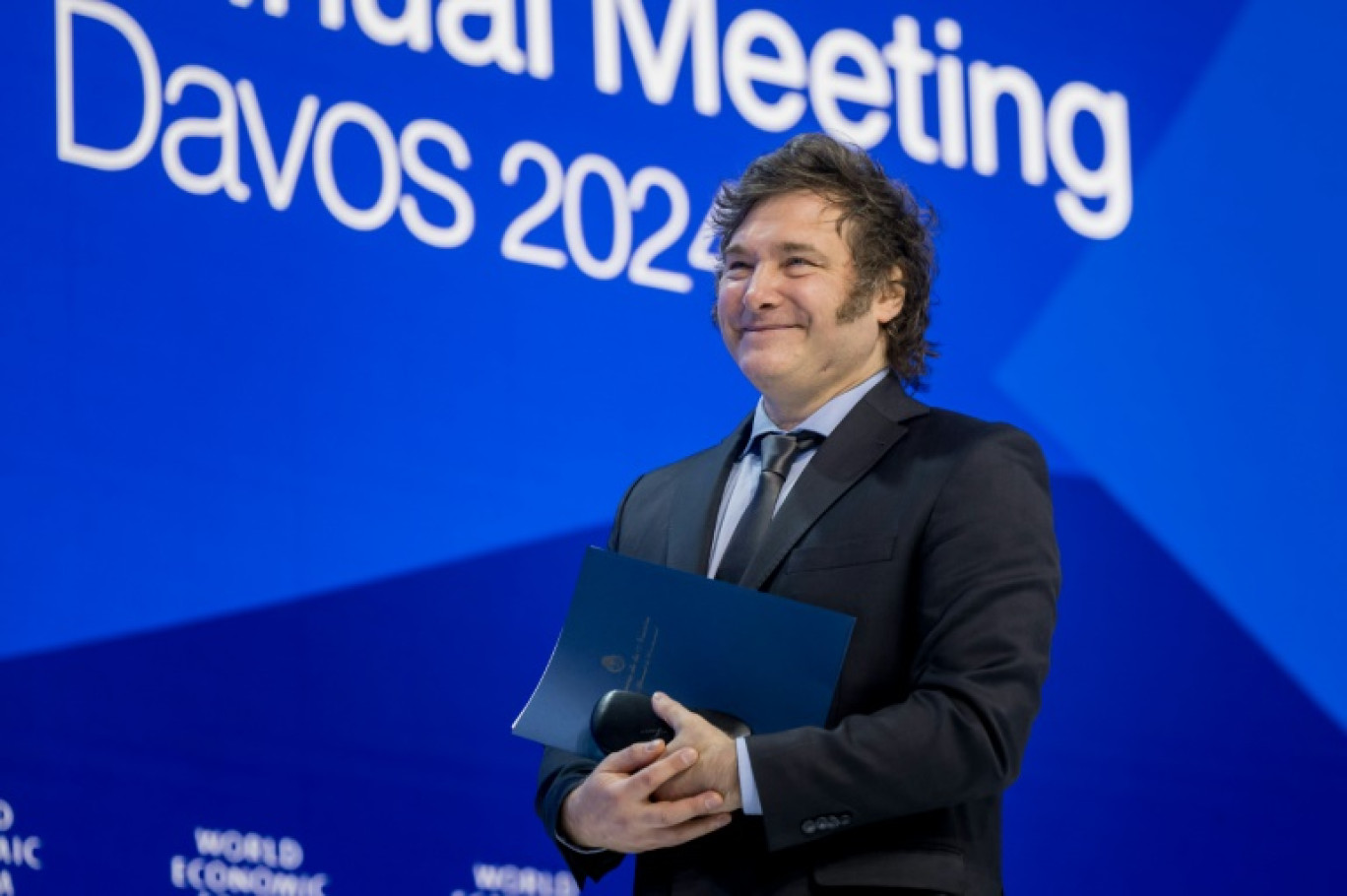 Le Président argentin Javier Milei à la tribune du Forum économique mondial de Davos, le 17 janvier 2024 © Fabrice COFFRINI