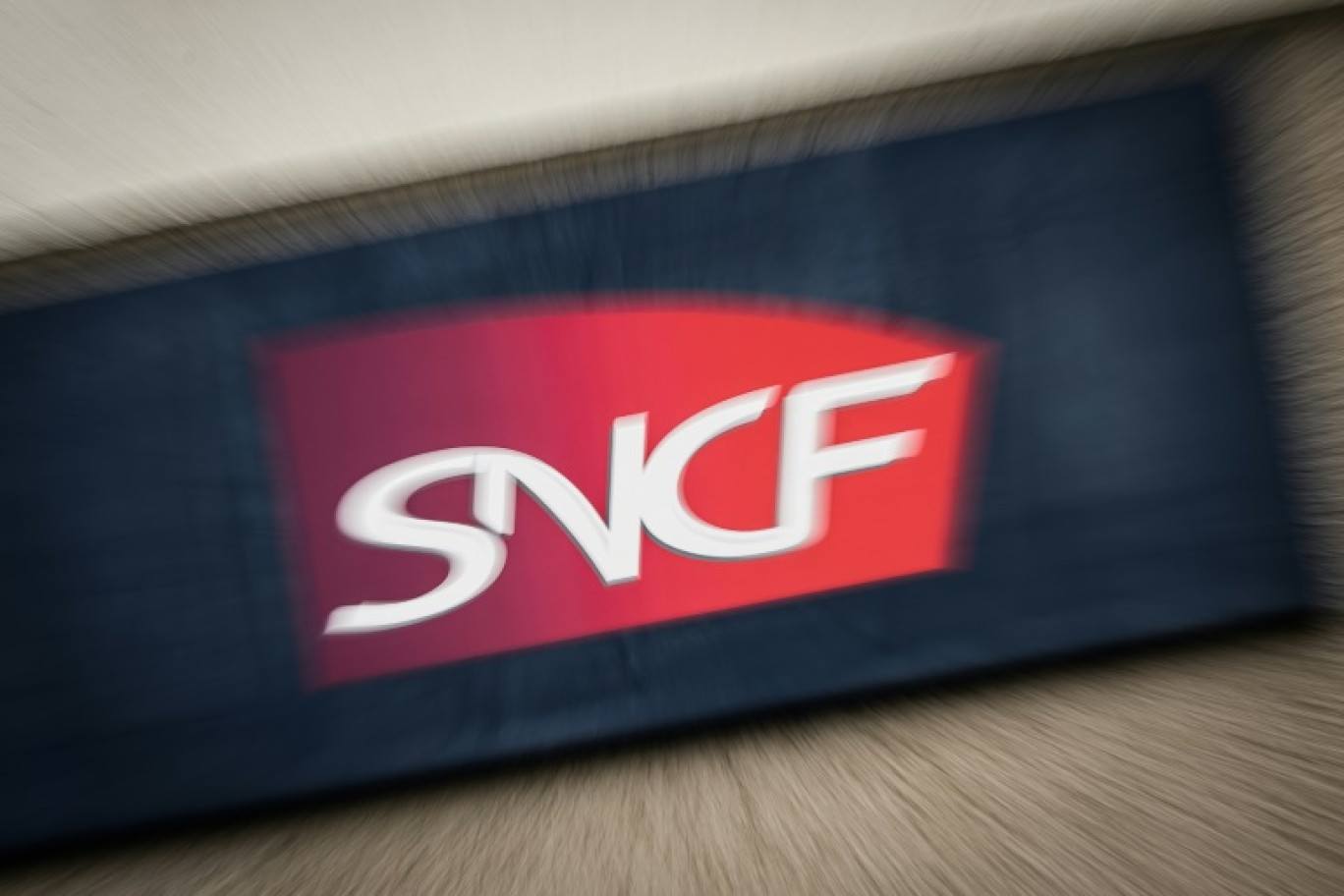 Logo de l'entreprise ferroviaire, la SNCF © LOIC VENANCE