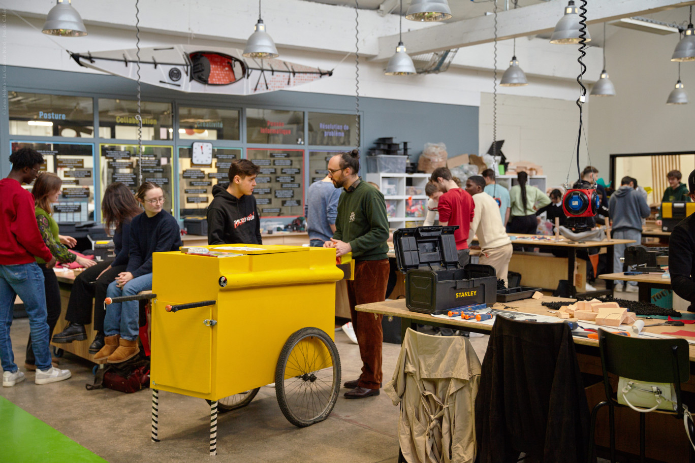 «55 artisans et startups nous ont rejoints pour concevoir leurs produits» s'enthousiasme Bénédicte de la Morinerie, directrice du TechShop Lille. © Lena Heleta