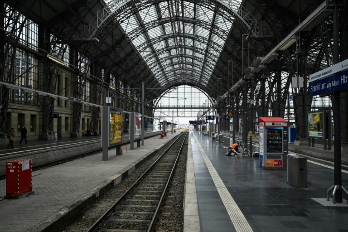 Des quais déserts à la gare de Francfort pendant une grève des cheminots, le 7 mars 2024 en Allemagne © Kirill KUDRYAVTSEV