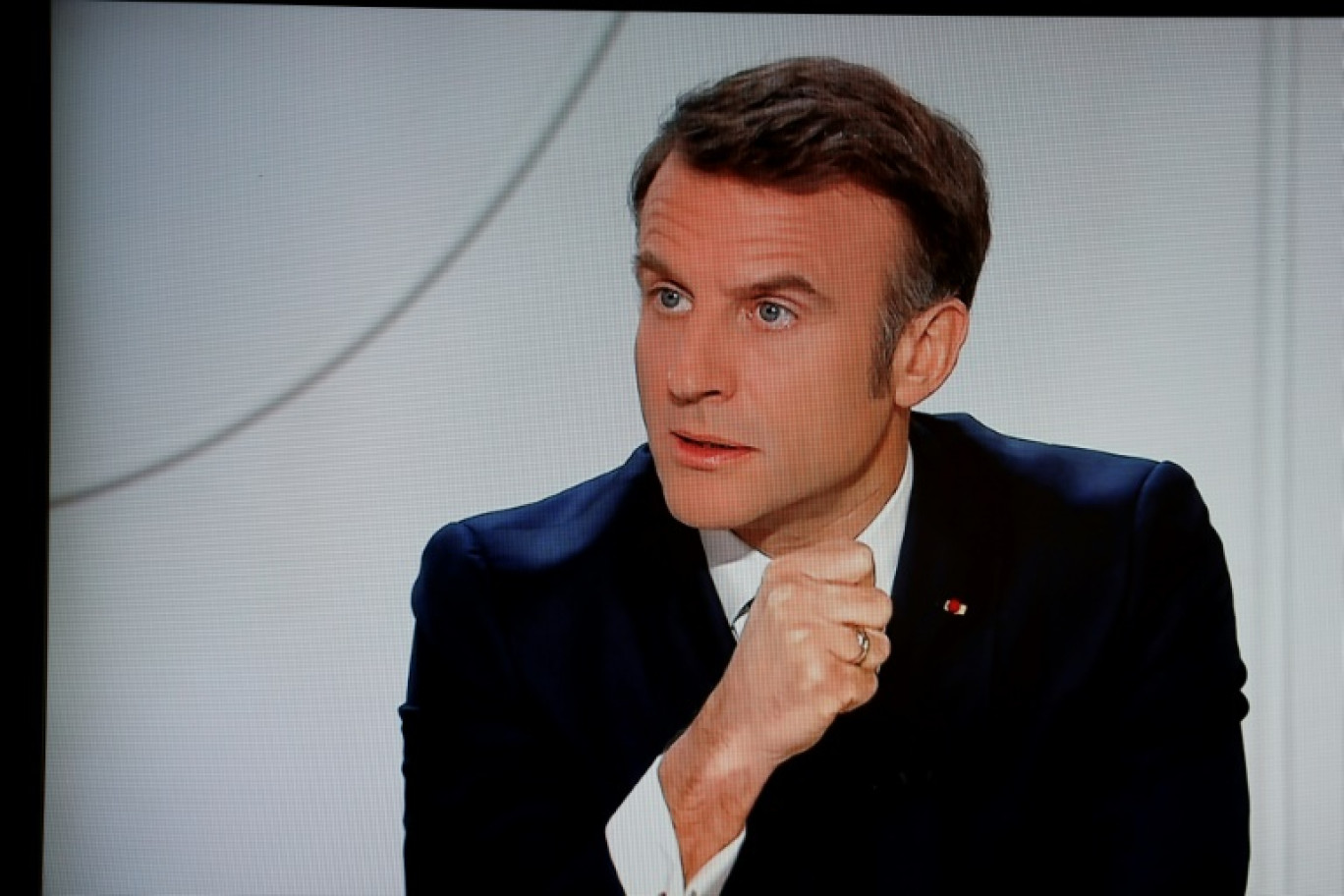 Le président Emmanuel Macron lors d'un entretien sur TF1 et France 2 retransmis à la télévision, le 14 mars 2024 à Paris © Ludovic MARIN