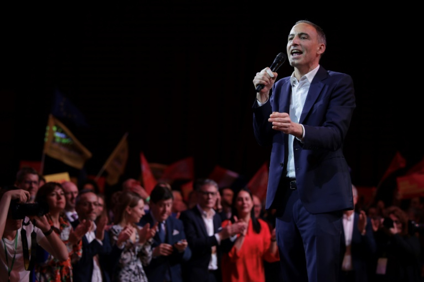 Raphaël Glucksmann, tête de liste pour le PS et Place publique, lors d'un meeting le 24 mars 2024 à Tournefeuille, en Haute-Garonne © Valentine CHAPUIS